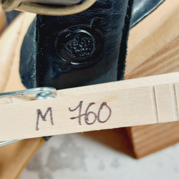 NEW Born Tahlia Black Leather Open Toe Ankle Strap Block Heel Sandals M760 - Picture 13 of 13